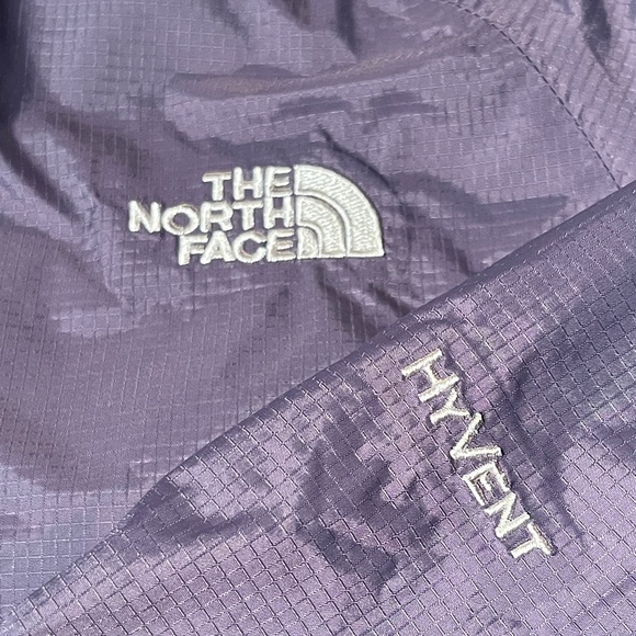 North Face Purple Hyvent Lightweight Rain Jacket- Size L - Picture 4 of 16